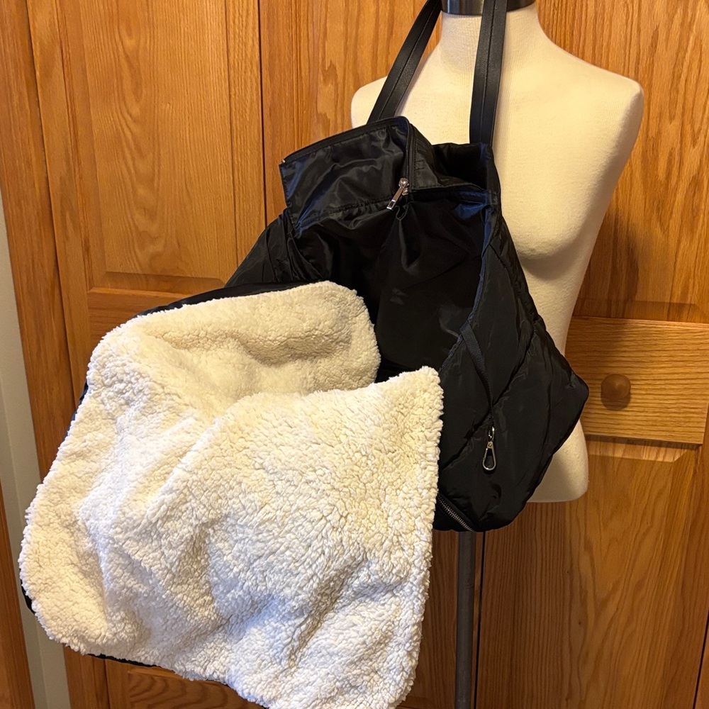 Black Quilted Dog Tote Bag - Small Dog 15 lbs under EUC - Picture 2 of 6